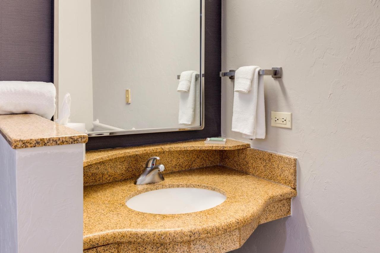 Hotel Courtyard By Marriott North/quail Springs